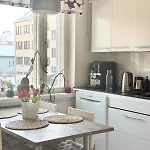 Luxury 2br Home-free Parking And Walk To Center And Train Apartament *