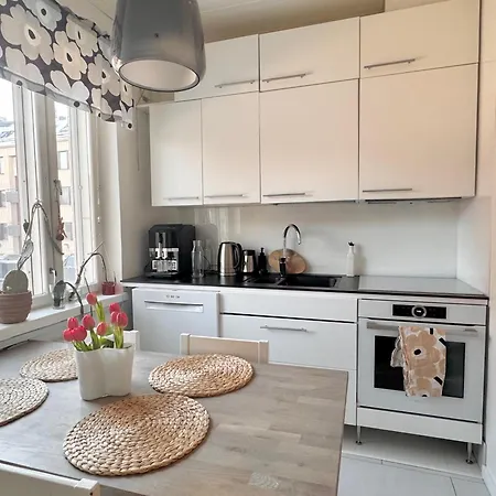 Luxury 2br Home-free Parking And Walk To Center And Train Apartament