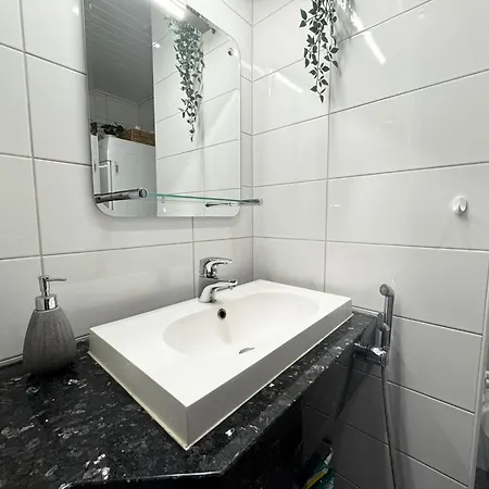 アパート Luxury 2br Home-free Parking And Walk To Center And Train