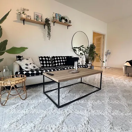Apartment Luxury 2br Home-free Parking And Walk To Center And Train